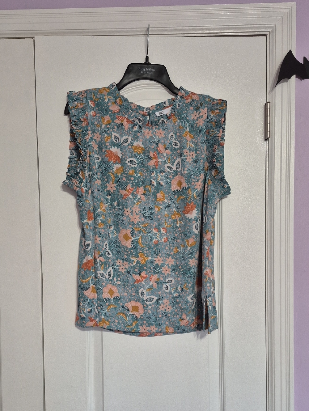 DR2 Floral Ruffle-Sleeve Shell Top in Teal Multicolor